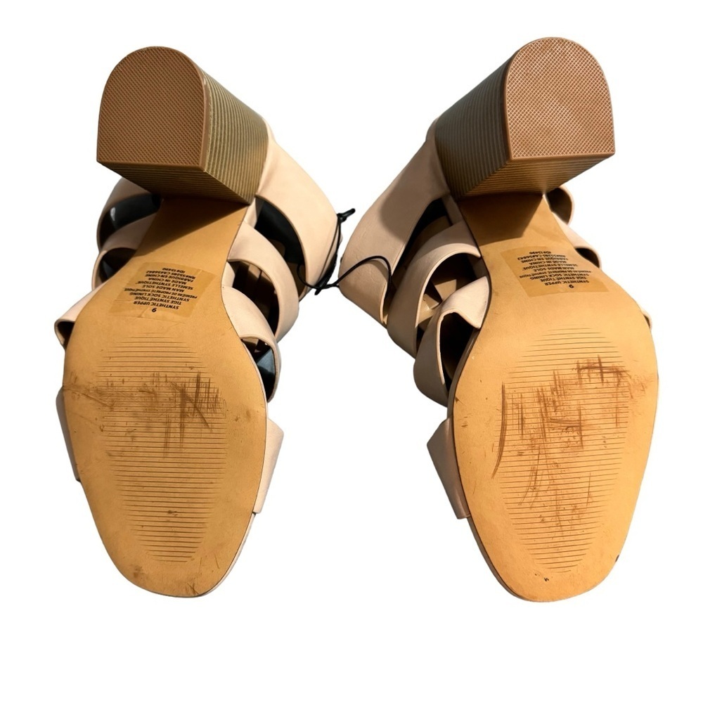 Express‎ Sandals - Picture 6 of 8